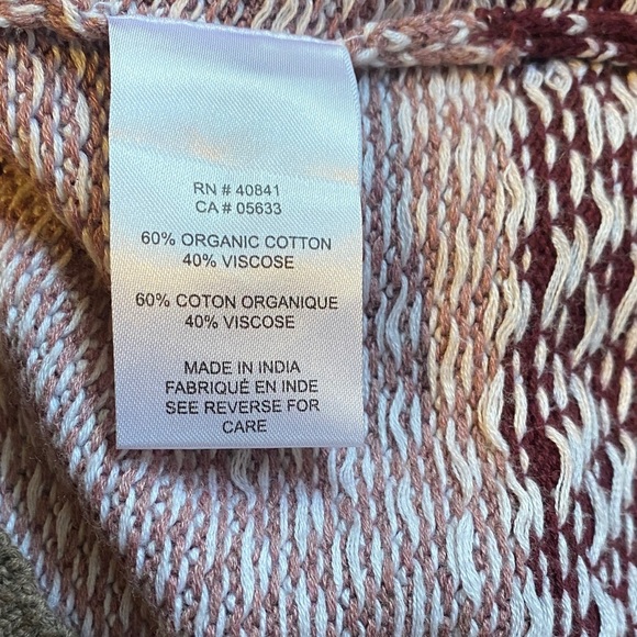 Elegant Purple Zip-Up Sweater with Patterned Hem - Picture 7 of 7